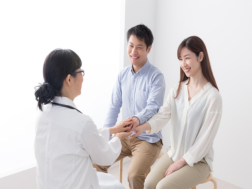医師に相談する人達